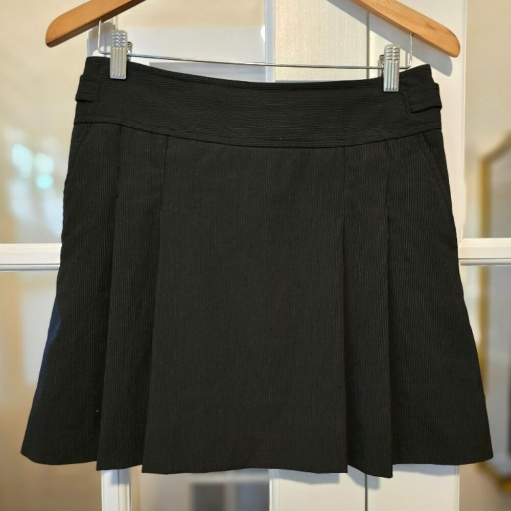 express design studio skirt size 4 black with white stripes